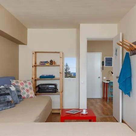 Rhodes & Bar Albergue *