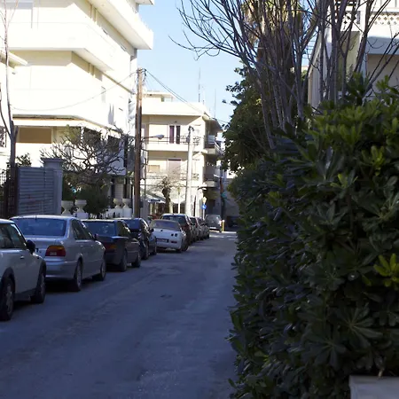 Albergue Rhodes & Bar *