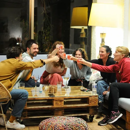 Rhodes & Bar Albergue *