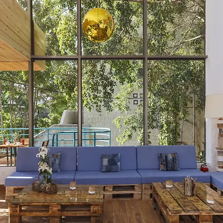 Rhodes & Bar Ostello