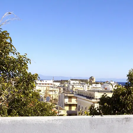 Rhodes & Bar Хостел