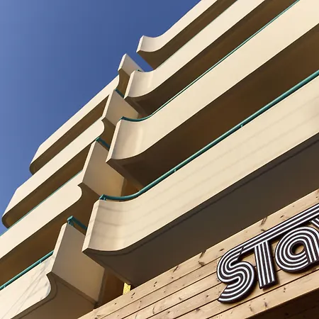 Rhodes & Bar Хостел *