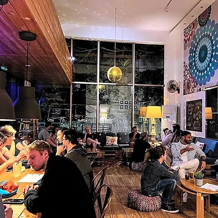 Хостел Rhodes & Bar