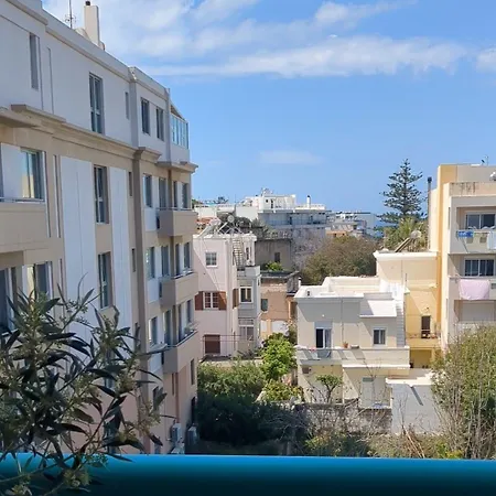 Rhodes & Bar Hostal