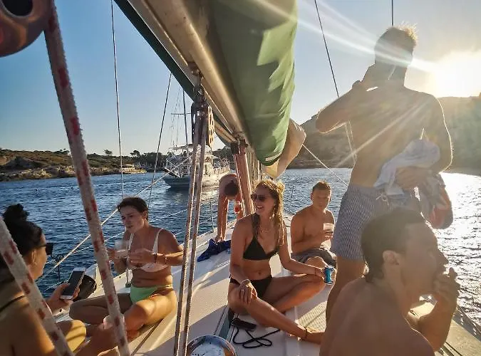 Rhodes & Bar Ostello *