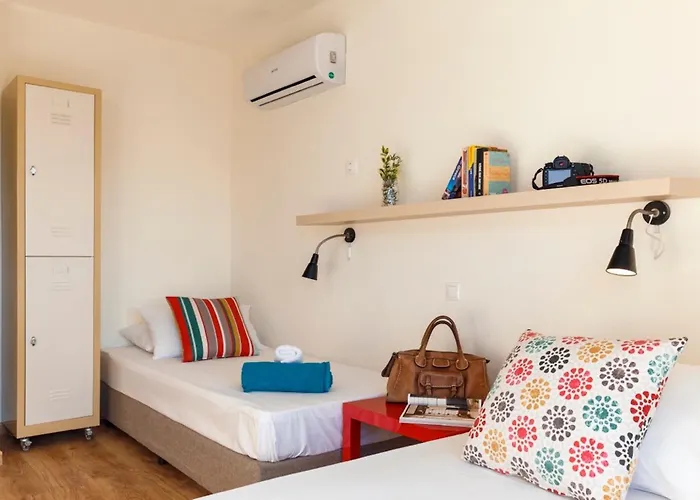 Rhodes & Bar Ostello