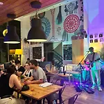 Rhodes Hostel&bar *