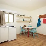 Rhodes Hostel&bar