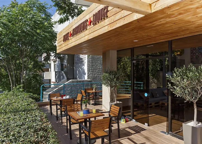 Rhodes & Bar Albergue *