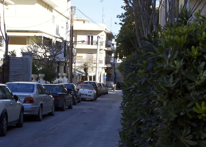 Albergue Rhodes & Bar *