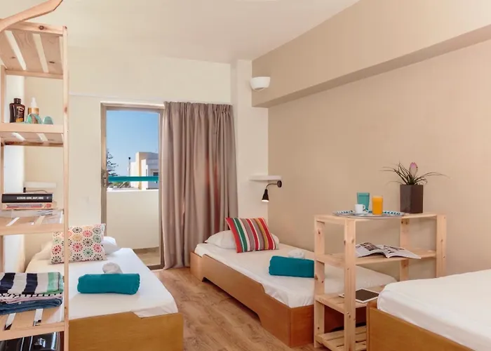 Albergue Rhodes & Bar *